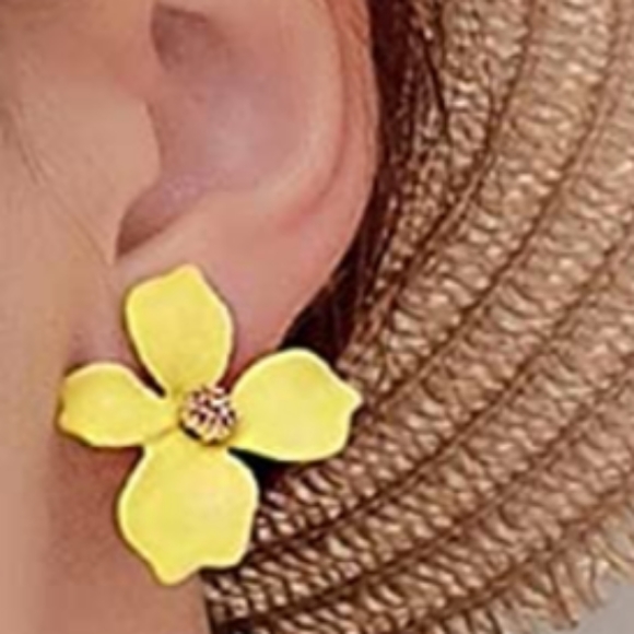 Yellow Flower Post Earrings 3D Big Floral Pretty Feminine Blossoms New - Picture 3 of 4
